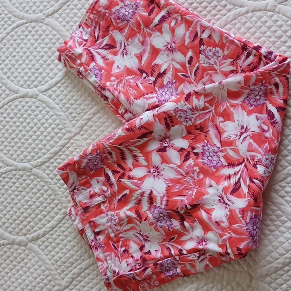 Palm Island Floral Capris with Stretch